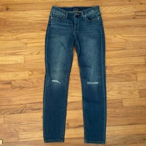 LUCKY BRAND Brooke Legging Jean Distressed Knee SZ 10/30 NWOT
